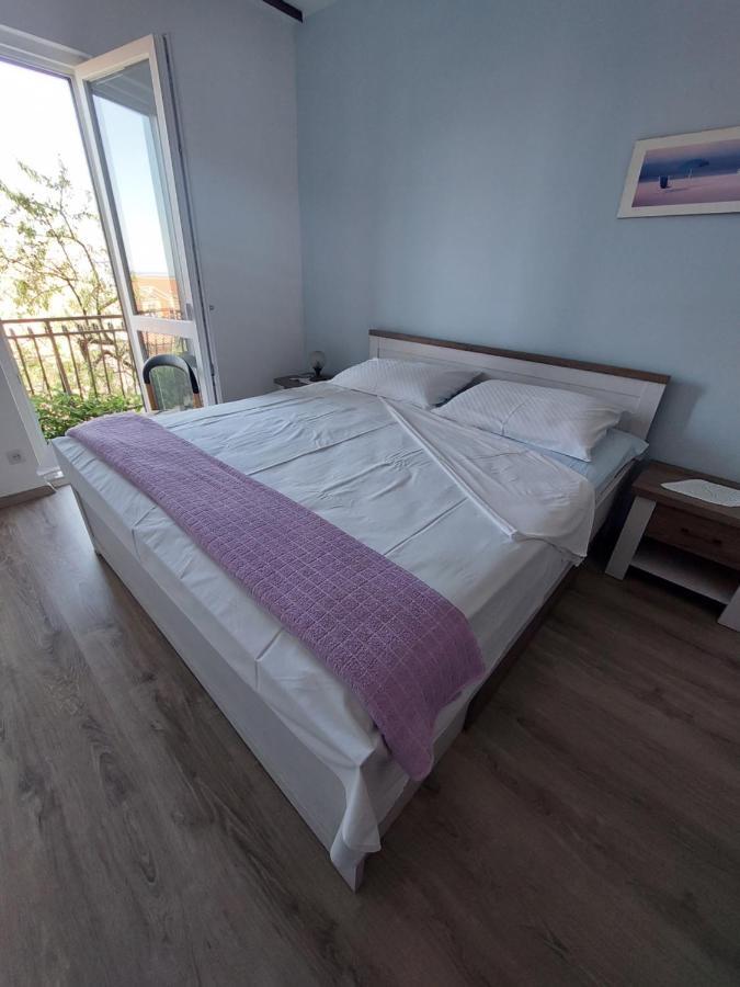 Apartment Black Примоштен Экстерьер фото